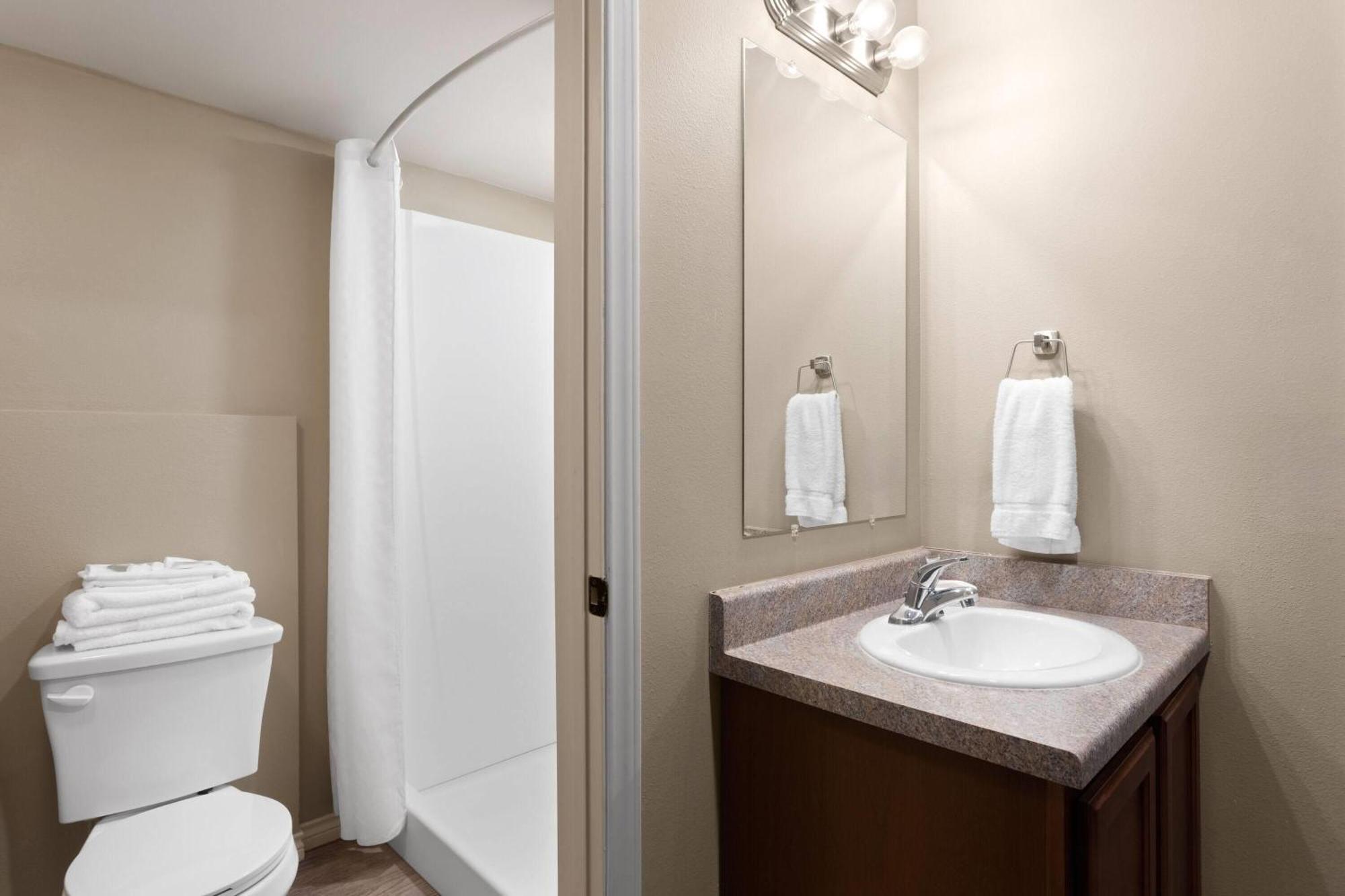 Eagle'S Den Suites Andrews A Travelodge By Wyndham Exteriér fotografie